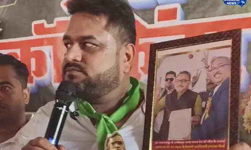 जीत दिलाने वाली तिकड़ी टूटी, अब आमने-सामने आए नेता जीत दिलाने वाली तिकड़ी टूटी, अब आमने-सामने आए नेता