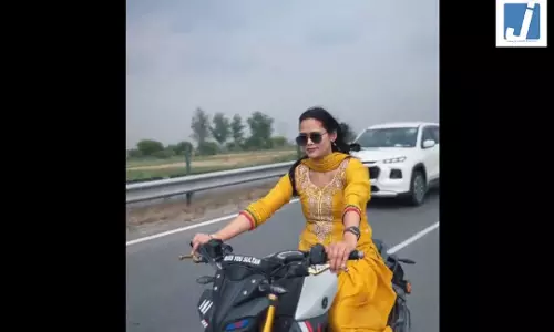 पति ने सोशल मीडिया इन्फ्लुएंसर को उतारा मौत के घाट, फैली सनसनी, VIDEO पति ने सोशल मीडिया इन्फ्लुएंसर को उतारा मौत के घाट, फैली सनसनी, VIDEO