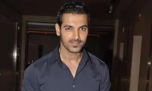 जॉन अब्राहम का अनोखा किस्सा: जब एक्टर ने एक साथ चट कर दीं 4 चपातियां जॉन अब्राहम का अनोखा किस्सा: जब एक्टर ने एक साथ चट कर दीं 4 चपातियां