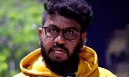 Andhra: डिप्टी सीएम पर टिप्पणी करने वाले यूट्यूबर के खिलाफ भारी विरोध