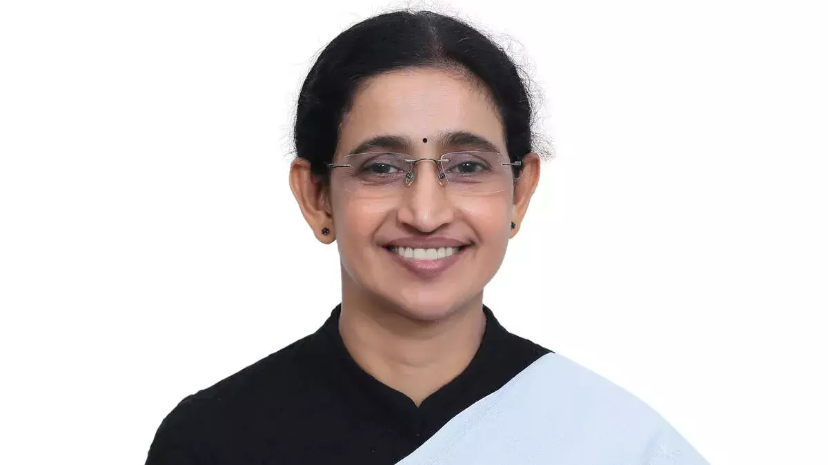 ED टीम हमला विवाद: कोर्ट को भटकाने के आरोप में गीनाकुमारी की तीखी आलोचना ED टीम हमला विवाद: कोर्ट को भटकाने के आरोप में गीनाकुमारी की तीखी आलोचना