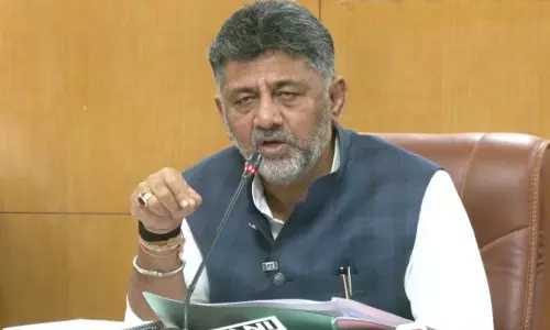 Karnataka सरकार नई फ़ुटपाथ पॉलिसी लाएगी, अवैध फ़्लेक्स बैनर लगाने पर भारी जुर्माना लगाएगी Karnataka सरकार नई फ़ुटपाथ पॉलिसी लाएगी, अवैध फ़्लेक्स बैनर लगाने पर भारी जुर्माना लगाएगी