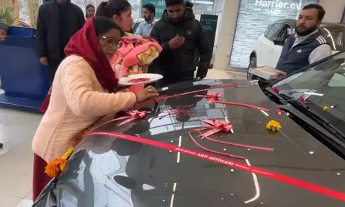 Indian ऑटो बाजार में उलटफेर, बेस्ट सेलिंग कार की रेस बदली Indian ऑटो बाजार में उलटफेर, बेस्ट सेलिंग कार की रेस बदली