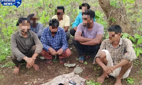 छुईखदान में जुआ फड़ पर पुलिस की रेड, 7 आरोपी गिरफ्तार छुईखदान में जुआ फड़ पर पुलिस की रेड, 7 आरोपी गिरफ्तार