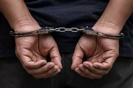 राजस्थान: एसीबी ने नगर निगम के कर्मचारी को 50,000 रुपए की रिश्वत लेते किया गिरफ्तार राजस्थान: एसीबी ने नगर निगम के कर्मचारी को 50,000 रुपए की रिश्वत लेते किया गिरफ्तार