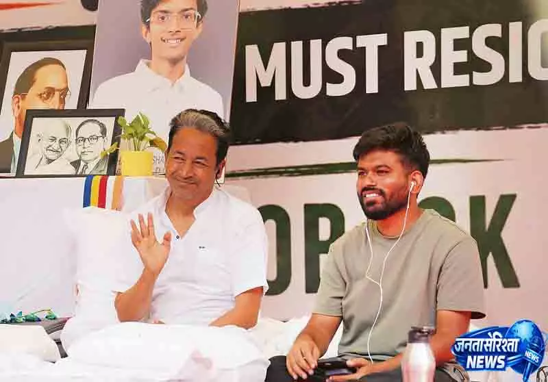 Delhi सोनम वांगचुक की भूख हड़ताल जारी, चौथा दिन Delhi सोनम वांगचुक की भूख हड़ताल जारी, चौथा दिन