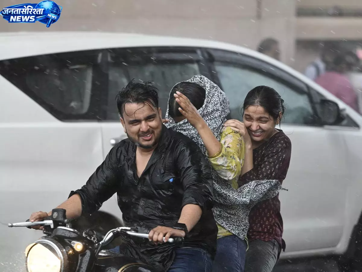 Bihar : मानसून हुआ सक्रिय, कई जिलों में बारिश येलो अलर्ट जारी Bihar : मानसून हुआ सक्रिय, कई जिलों में बारिश येलो अलर्ट जारी