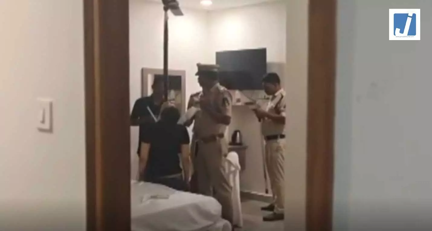 होटल में युवती की संदिग्ध परिस्थितियों में मौत, साथ आए युवक की बढ़ी मुश्किलें होटल में युवती की संदिग्ध परिस्थितियों में मौत, साथ आए युवक की बढ़ी मुश्किलें