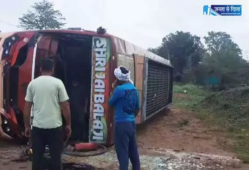 जशपुर में बस हादसे का शिकार, 10 यात्री घायल जशपुर में बस हादसे का शिकार, 10 यात्री घायल