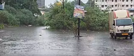 ठाणे के मुंब्रा में बारिश के पानी में करंट से किशोरी की मौत, मुंबई में भारी बारिश से जनजीवन प्रभावित ठाणे के मुंब्रा में बारिश के पानी में करंट से किशोरी की मौत, मुंबई में भारी बारिश से जनजीवन प्रभावित
