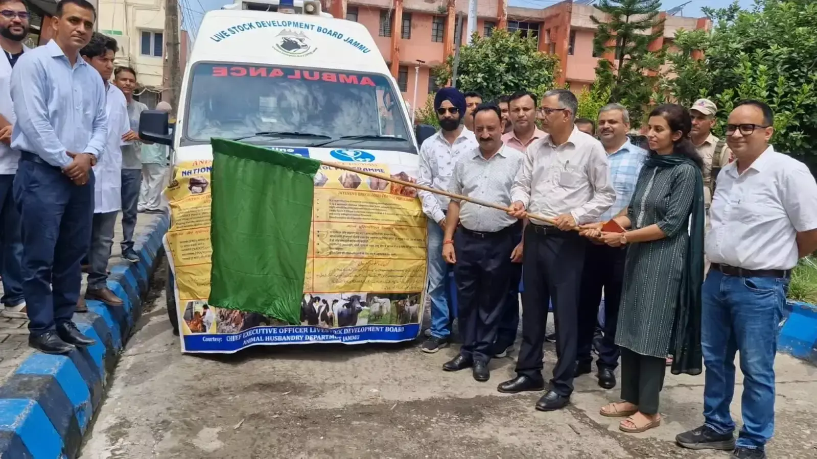 Kathua: एफएमडी टीकाकरण अभियान का शुभारंभ, 2.05 लाख पशुओं को मिलेगा मुफ्त टीका Kathua: एफएमडी टीकाकरण अभियान का शुभारंभ, 2.05 लाख पशुओं को मिलेगा मुफ्त टीका