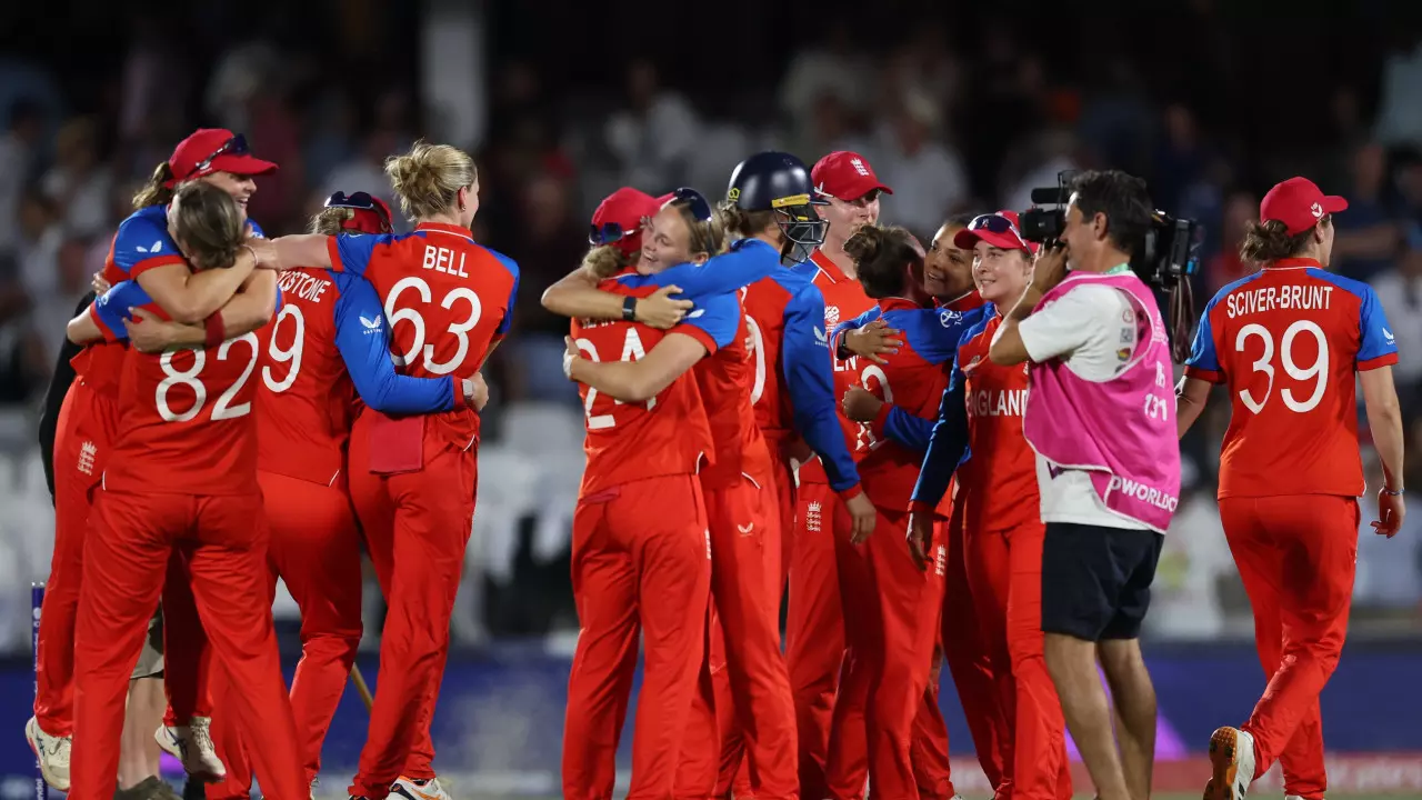 Womens T20 WC : इंग्लैंड की बड़ी जीत, फाइनल में पहुंची टीम, अब ऑस्ट्रेलिया से टक्कर Womens T20 WC : इंग्लैंड की बड़ी जीत, फाइनल में पहुंची टीम, अब ऑस्ट्रेलिया से टक्कर