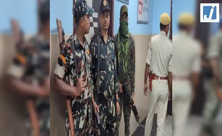 पुलिस ने होटल में चल रहे देह व्यापार के रैकेट का किया भंडाफोड़, 10 महिलाओं को बचाया पुलिस ने होटल में चल रहे देह व्यापार के रैकेट का किया भंडाफोड़, 10 महिलाओं को बचाया