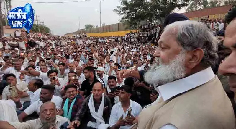 Ambala में बिजली कर्मचारियों का प्रदर्शन, विज आवास घेरा Ambala में बिजली कर्मचारियों का प्रदर्शन, विज आवास घेरा