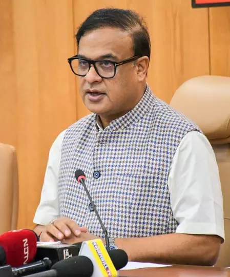 असम सीएम हिमंता बोले- सेवा सेतु से लोगों की उंगलियों पर पहुंच रही सरकारी सेवाएं असम सीएम हिमंता बोले- सेवा सेतु से लोगों की उंगलियों पर पहुंच रही सरकारी सेवाएं