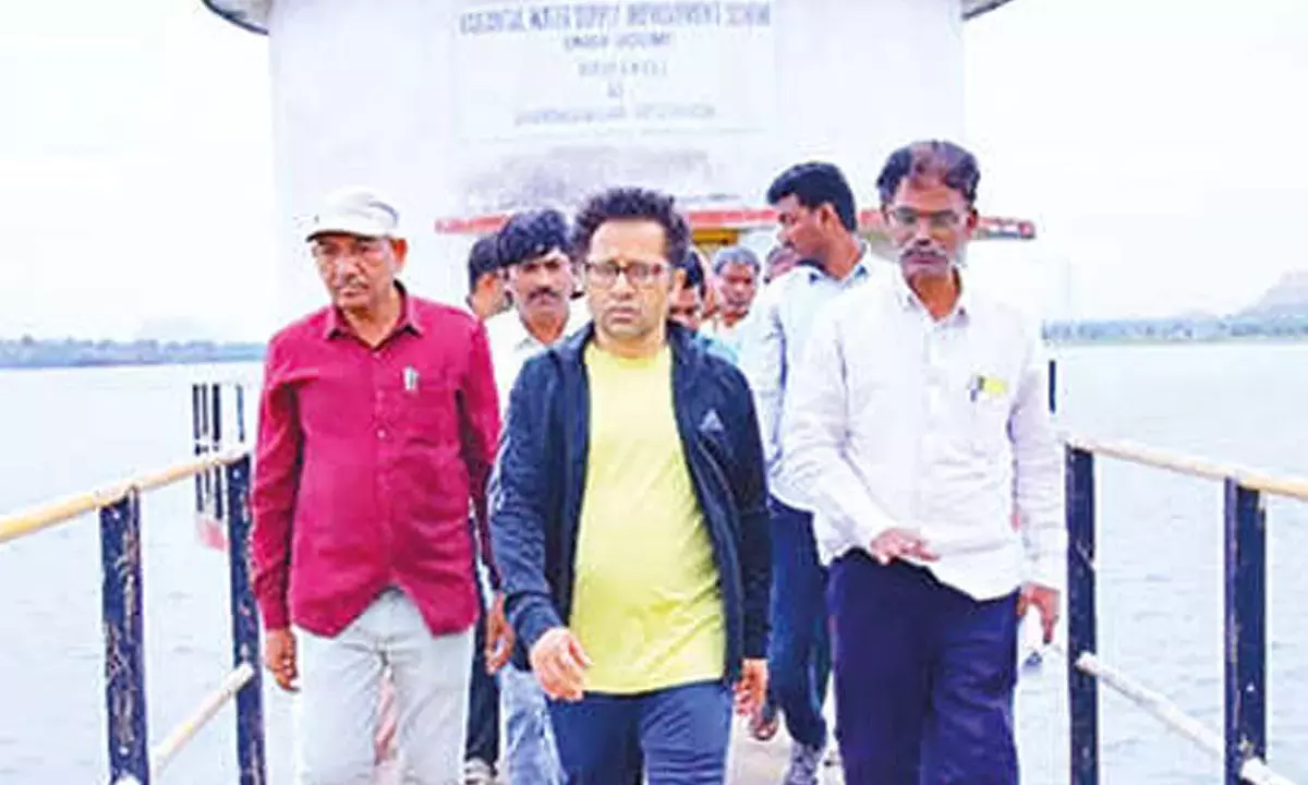 जीडब्ल्यूएमसी कमिश्नर ने धर्मसागर जलाशय का निरीक्षण किया जीडब्ल्यूएमसी कमिश्नर ने धर्मसागर जलाशय का निरीक्षण किया