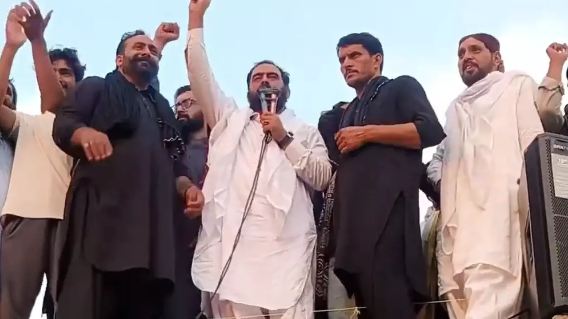 PoK नेता का बड़ा बयान: ‘हमें आतंकवादी मत कहो, पाक सेना ने दी थीं बंदूकें’ PoK नेता का बड़ा बयान: ‘हमें आतंकवादी मत कहो, पाक सेना ने दी थीं बंदूकें’