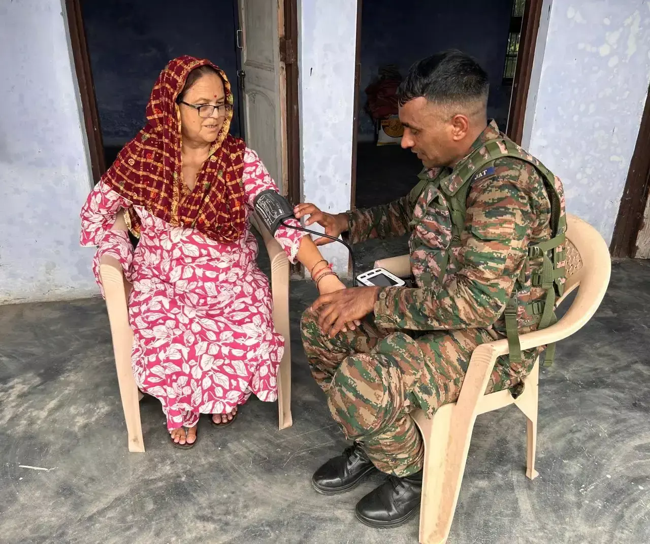 Jammu: स्वास्थ्य सेवाएं पहुंचीं गांव-गांव, मेडिकल कैंप में हुई जांच और परामर्श Jammu: स्वास्थ्य सेवाएं पहुंचीं गांव-गांव, मेडिकल कैंप में हुई जांच और परामर्श