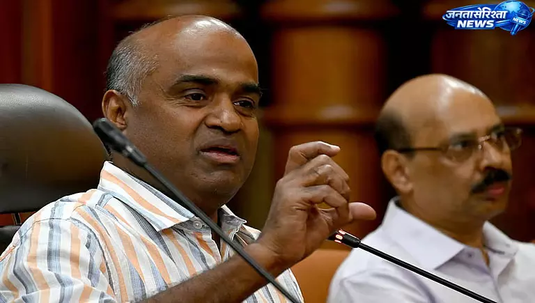 SIR वोटर लिस्ट पर भाषा विवाद, बेंगलुरु में अंग्रेज़ी फॉर्म की मांग तेज SIR वोटर लिस्ट पर भाषा विवाद, बेंगलुरु में अंग्रेज़ी फॉर्म की मांग तेज