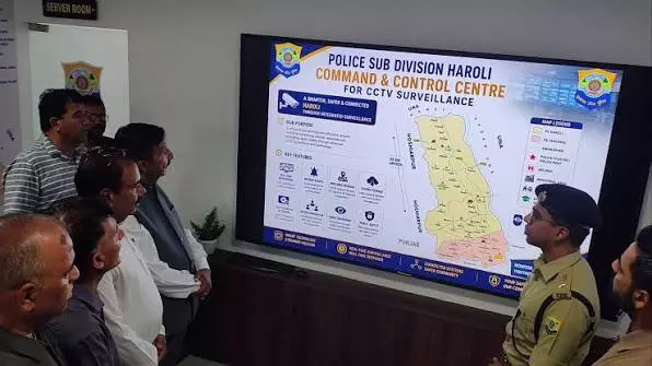 Una: इंटीग्रेटेड कमांड एंड कंट्रोल सेंटर ‘आईना’ तैयार, उपमुख्यमंत्री करेंगे शुभारंभ Una: इंटीग्रेटेड कमांड एंड कंट्रोल सेंटर ‘आईना’ तैयार, उपमुख्यमंत्री करेंगे शुभारंभ