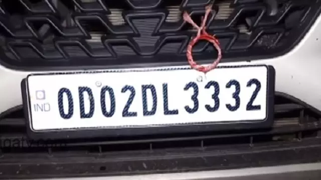 Meerut में डॉक्टर गिरफ्तार: अपनी कार पर लगा रखी थी फर्जी नंबर प्लेट, पुलिस ने दबोचा Meerut में डॉक्टर गिरफ्तार: अपनी कार पर लगा रखी थी फर्जी नंबर प्लेट, पुलिस ने दबोचा