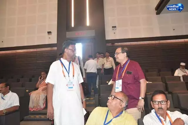 बंगाल में राजनीतिक तनाव, शिविर से वॉकआउट बंगाल में राजनीतिक तनाव, शिविर से वॉकआउट