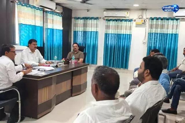 गढ़वा SDO ने SIR को लेकर की बैठक गढ़वा SDO ने SIR को लेकर की बैठक