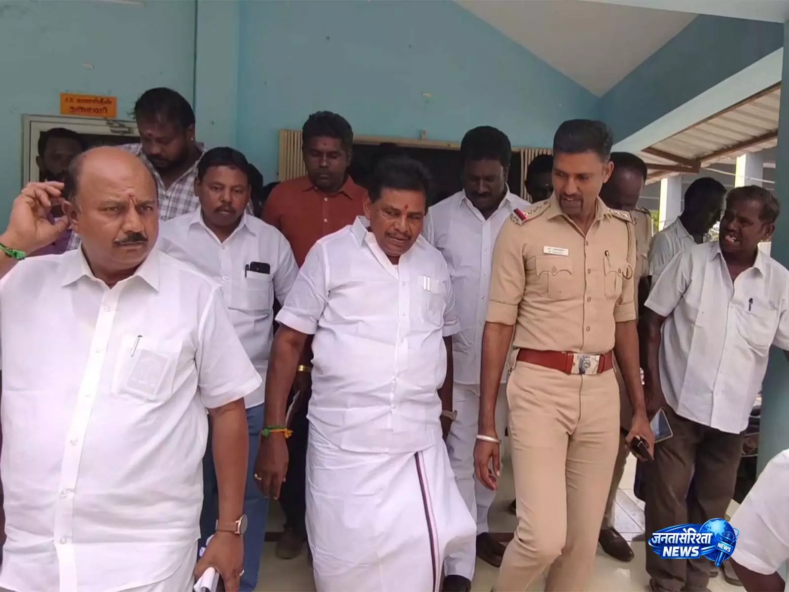 Tamil Nadu में बड़ी गिरफ्तारी: पूर्व मंत्री अनीता राधाकृष्णन गिरफ्तार, मद्रास हाई कोर्ट ने नहीं दी राहत Tamil Nadu में बड़ी गिरफ्तारी: पूर्व मंत्री अनीता राधाकृष्णन गिरफ्तार, मद्रास हाई कोर्ट ने नहीं दी राहत