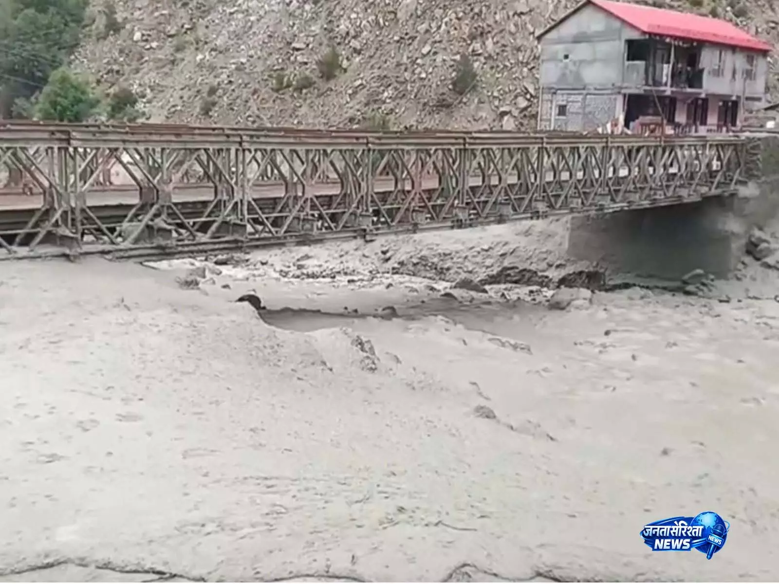 हिमाचल प्रदेश में मॉनसून का कहर: 60 सड़कें बंद, NH-05 पर बादल फटने से मलबा जमा हिमाचल प्रदेश में मॉनसून का कहर: 60 सड़कें बंद, NH-05 पर बादल फटने से मलबा जमा