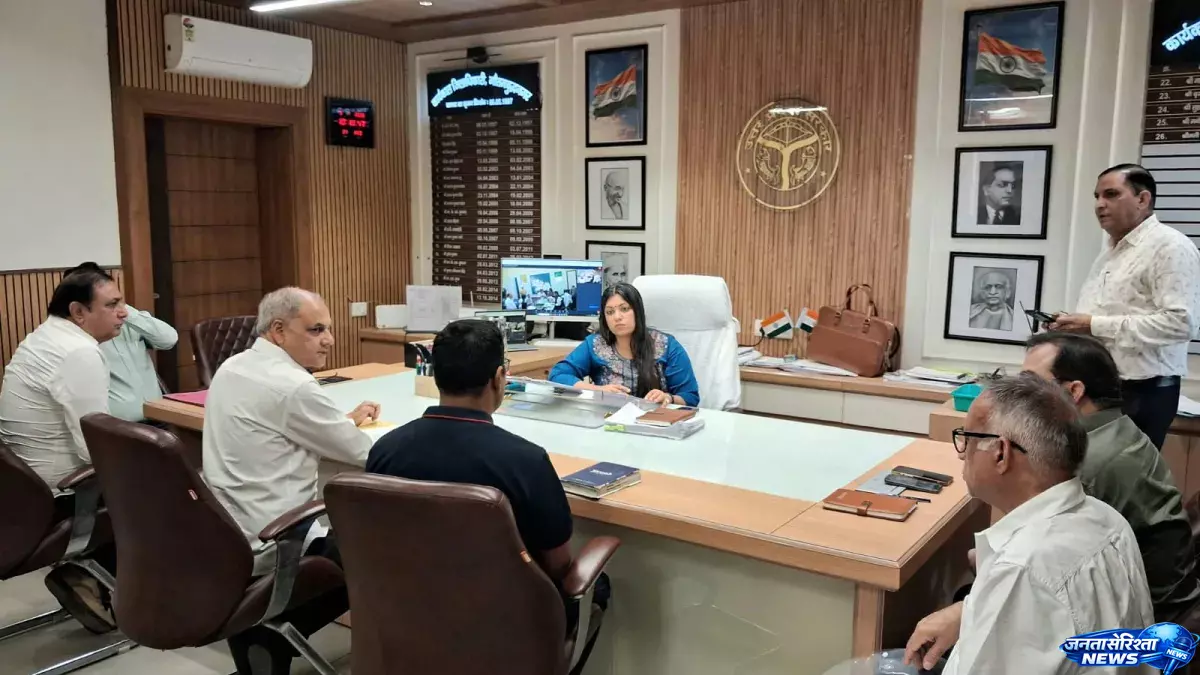 DMs की बैठक में औद्योगिक मुद्दों पर चर्चा, समाधान के आदेश DMs की बैठक में औद्योगिक मुद्दों पर चर्चा, समाधान के आदेश