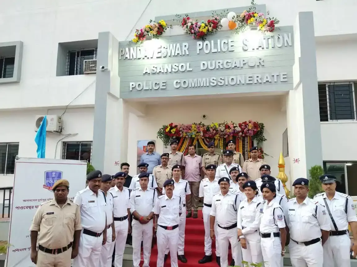 West Burdwan: मुख्यमंत्री ने पुलिस अधोसंरचना को दी मजबूती, नए थाना भवन का उद्घाटन West Burdwan: मुख्यमंत्री ने पुलिस अधोसंरचना को दी मजबूती, नए थाना भवन का उद्घाटन