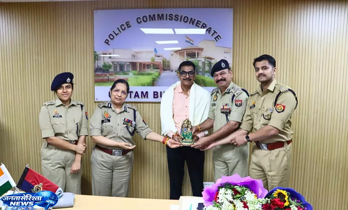Noida पुलिस में विदाई समारोह, एसीपी अरविंद कुमार हुए रिटायर Noida पुलिस में विदाई समारोह, एसीपी अरविंद कुमार हुए रिटायर