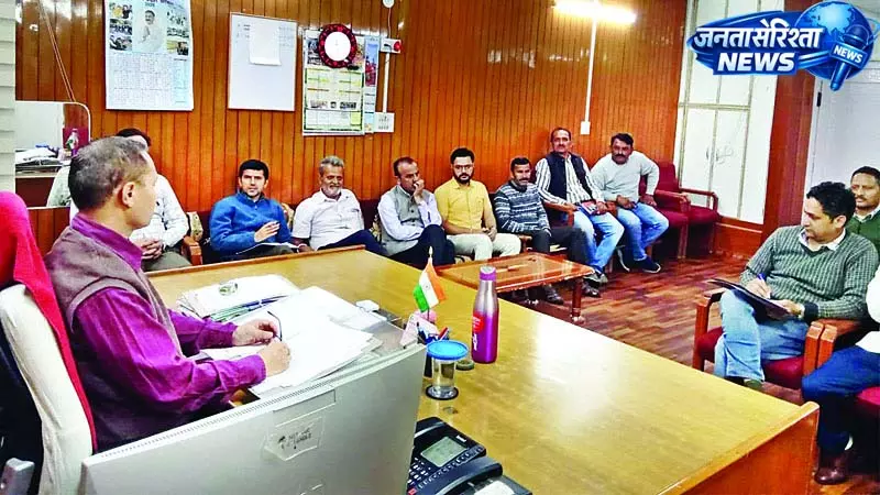 पिकअप ऑपरेटरों से बागबानों को बेहतर सुविधा देने की अपील पिकअप ऑपरेटरों से बागबानों को बेहतर सुविधा देने की अपील