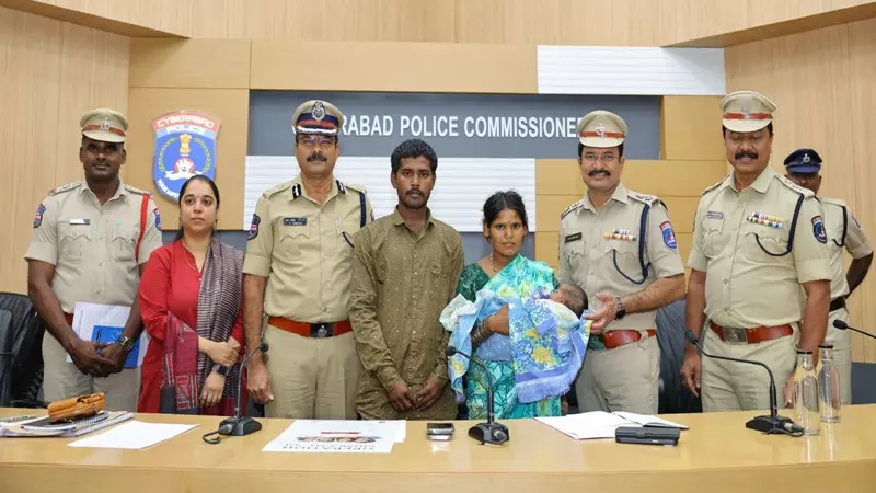 साइबराबाद पुलिस ने रेलवे स्टेशन से किडनैप हुए बच्चे को 1.5 लाख रुपये में बेचा