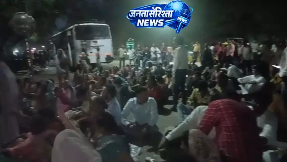 नकटी गांव विवाद: मंत्री ओपी चौधरी के बंगले के बाहर धरना जारी, तनाव बढ़ा नकटी गांव विवाद: मंत्री ओपी चौधरी के बंगले के बाहर धरना जारी, तनाव बढ़ा