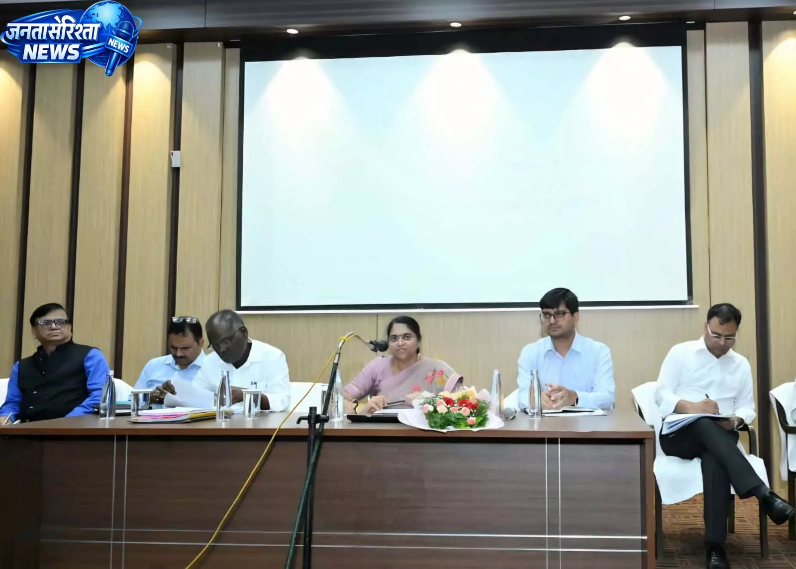 नगरीय प्रशासन विभाग की सचिव ने की रायपुर नगर निगम के कार्यों की समीक्षा नगरीय प्रशासन विभाग की सचिव ने की रायपुर नगर निगम के कार्यों की समीक्षा