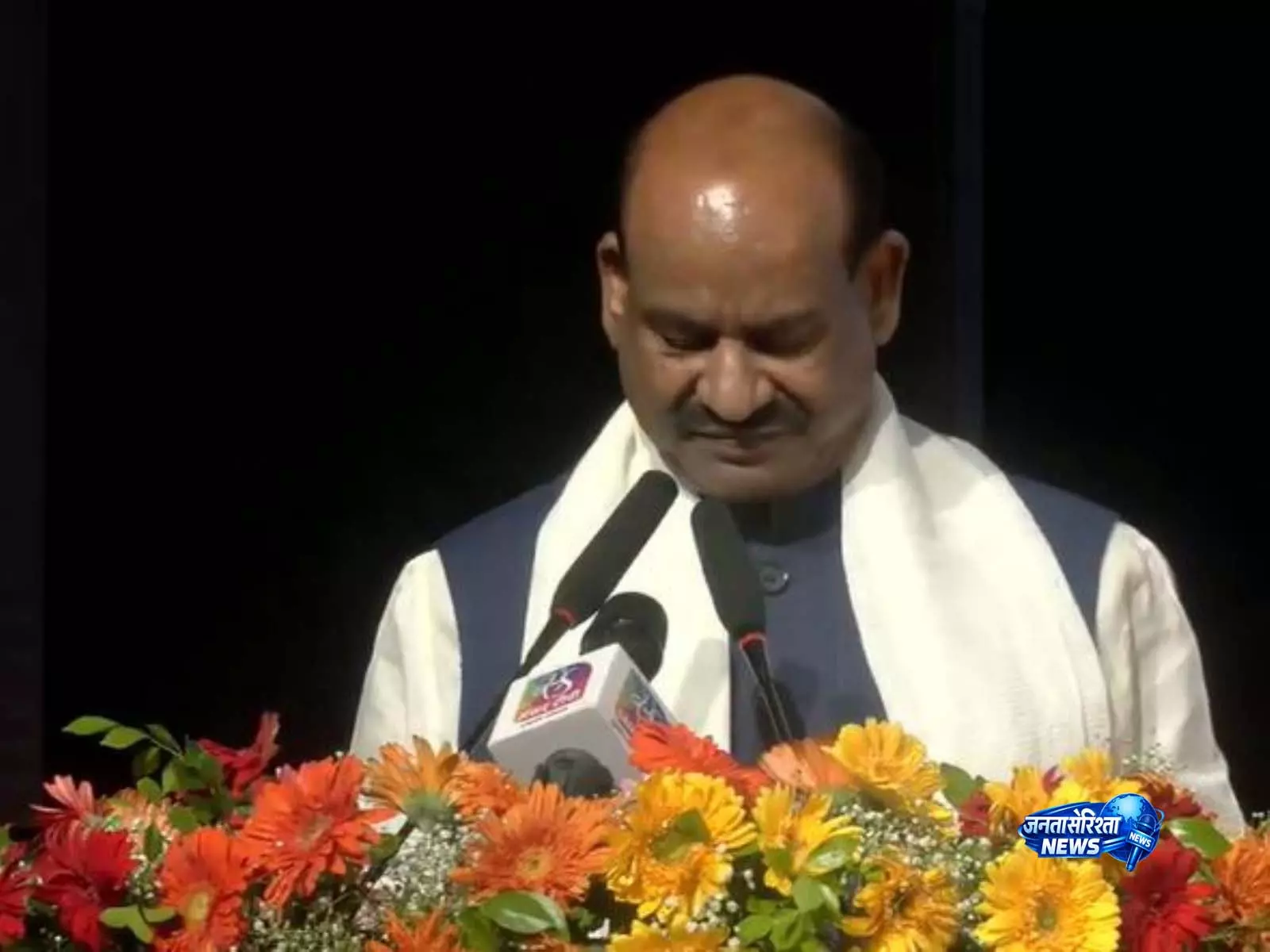 आलोचना नहीं, समाधान पर ध्यान दें: Om Birla आलोचना नहीं, समाधान पर ध्यान दें: Om Birla