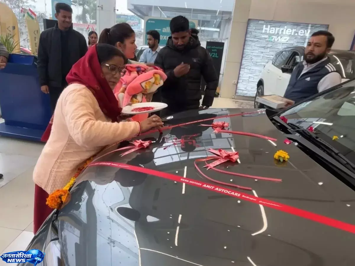 Indian ऑटो बाजार में उलटफेर, बेस्ट सेलिंग कार की रेस बदली Indian ऑटो बाजार में उलटफेर, बेस्ट सेलिंग कार की रेस बदली
