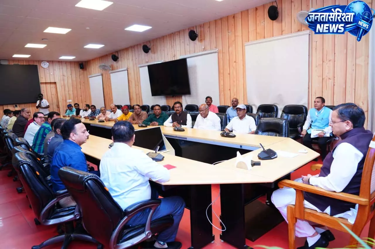 देवभूमि और छत्तीसगढ़ के बीच बढ़ा वैचारिक सेतु, मुख्यमंत्री धामी से मिले छत्तीसगढ़ के मीडिया प्रतिनिधि