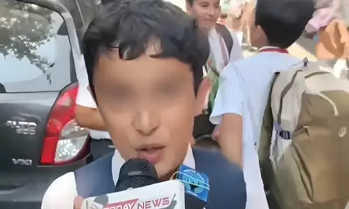 शिक्षा मंत्री को ताना मार रहे बच्चे का वीडियो हटाने के निर्देश, FIR हो गई शिक्षा मंत्री को ताना मार रहे बच्चे का वीडियो हटाने के निर्देश, FIR हो गई