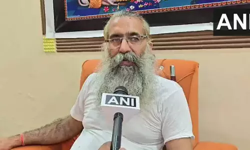चंदा चोरों को फांसी दें, ट्रस्टी महंत दिनेंद्र दास महाराज का बयान चंदा चोरों को फांसी दें, ट्रस्टी महंत दिनेंद्र दास महाराज का बयान