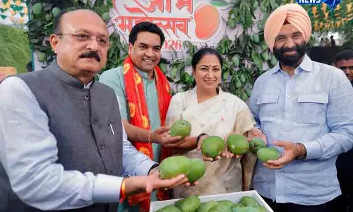 Delhi की सीएम रेखा ने मैंगो फेस्ट का उद्घाटन किया Delhi की सीएम रेखा ने मैंगो फेस्ट का उद्घाटन किया