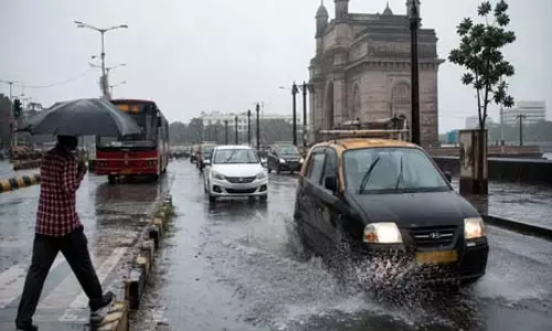 महाराष्ट्र में भारी बारिश का अलर्ट, मुंबई समेत छह जिलों के लिए रेड अलर्ट जारी महाराष्ट्र में भारी बारिश का अलर्ट, मुंबई समेत छह जिलों के लिए रेड अलर्ट जारी