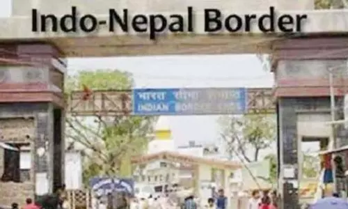 भारत में सस्ती खरीदारी के लिए सबसे ज्यादा सीमा पार कर रहे नेपाली : सर्वे भारत में सस्ती खरीदारी के लिए सबसे ज्यादा सीमा पार कर रहे नेपाली : सर्वे