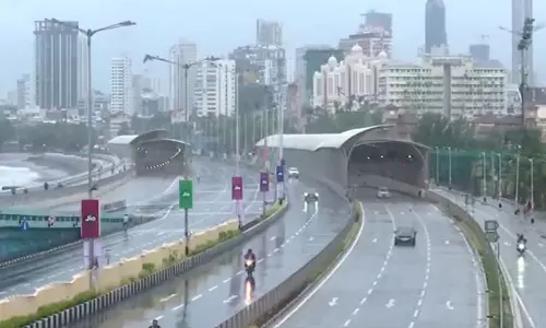 Mumbai : हल्की से मध्यम बारिश, रेड अलर्ट के बीच अगले 48 घंटे भारी बारिश की चेतावनी Mumbai : हल्की से मध्यम बारिश, रेड अलर्ट के बीच अगले 48 घंटे भारी बारिश की चेतावनी