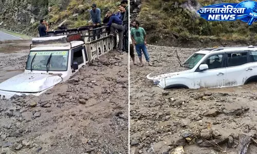किन्नौर में भारी बारिश से मलबा सैलाब, शिमला-रिकांगपिओ NH बंद; दो कारें बाल-बाल बचीं किन्नौर में भारी बारिश से मलबा सैलाब, शिमला-रिकांगपिओ NH बंद; दो कारें बाल-बाल बचीं