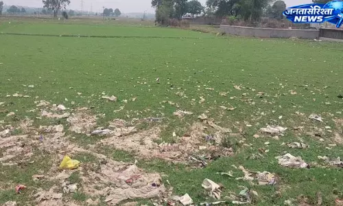 खेतों में बढ़ता प्लास्टिक कचरा बना चिंता का कारण, मिट्टी की उर्वरा शक्ति पर पड़ रहा असर