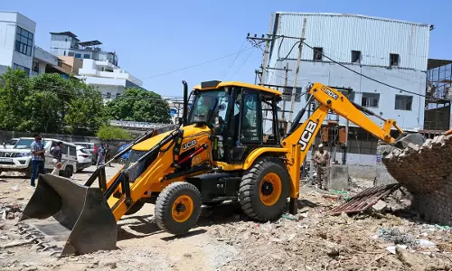 गुरुग्राम के DLF फेज-3 में तोड़फोड़ और सीलिंग कार्रवाई दोबारा शुरू गुरुग्राम के DLF फेज-3 में तोड़फोड़ और सीलिंग कार्रवाई दोबारा शुरू