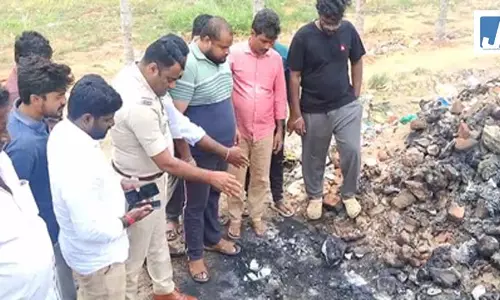 छात्र की हत्या, बदमाशों ने बाइक समेत जिंदा जलाया, माता-पिता और दोस्त सदमे में छात्र की हत्या, बदमाशों ने बाइक समेत जिंदा जलाया, माता-पिता और दोस्त सदमे में