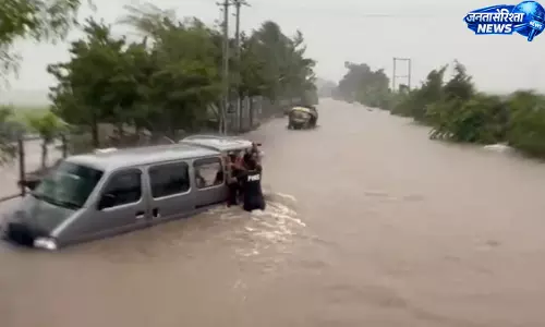 Gujarat : जूनागढ़ में भारी बारिश से बाढ़ जैसे हालात Gujarat : जूनागढ़ में भारी बारिश से बाढ़ जैसे हालात